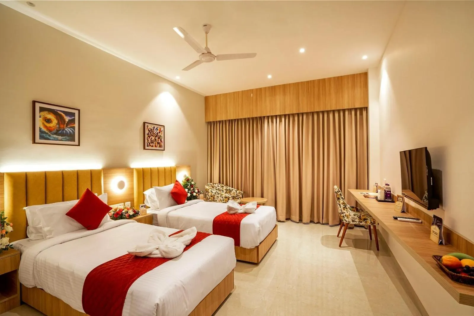 Hotel Grand Avenue Pambadi الهند