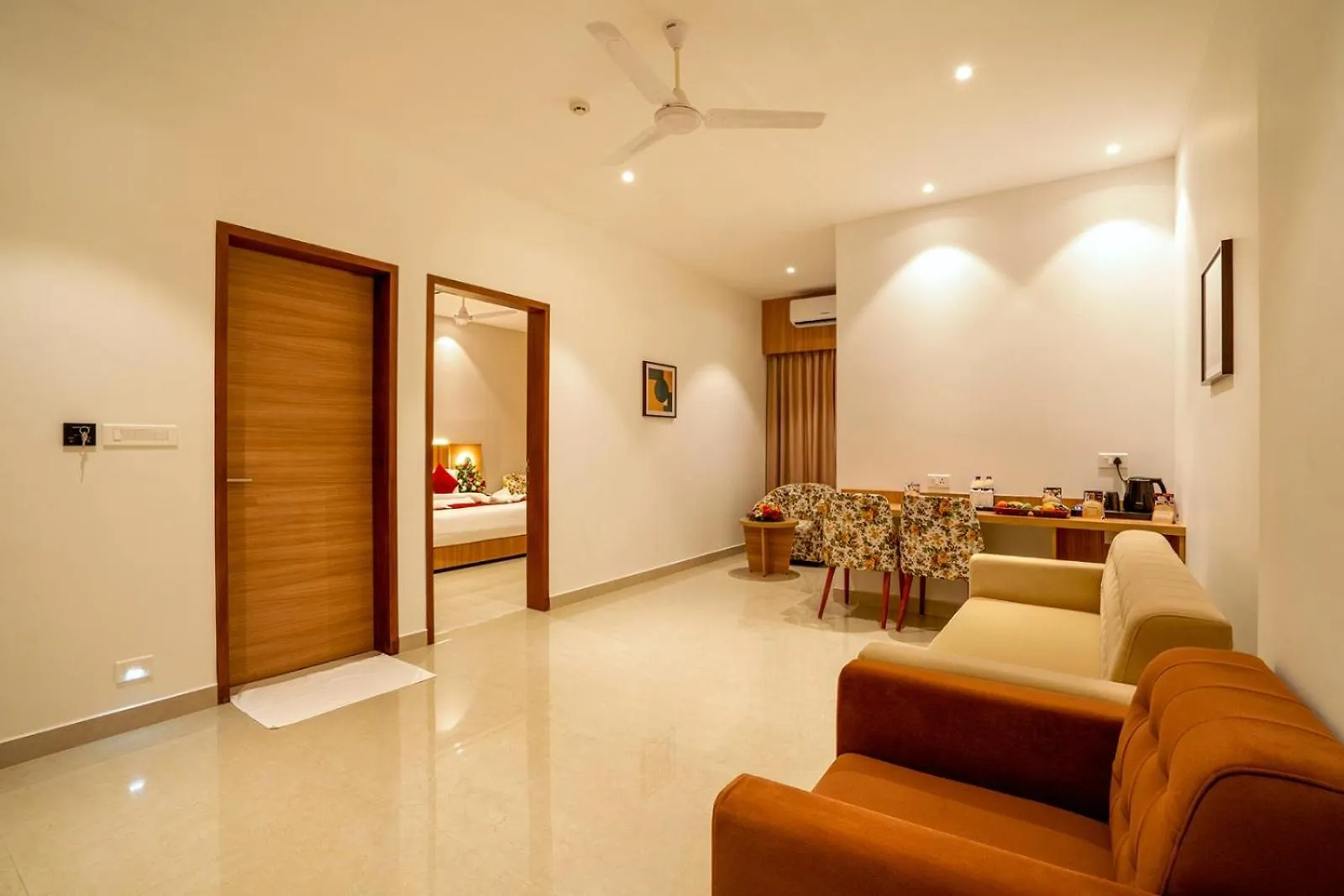 Hotel Grand Avenue Pambadi
