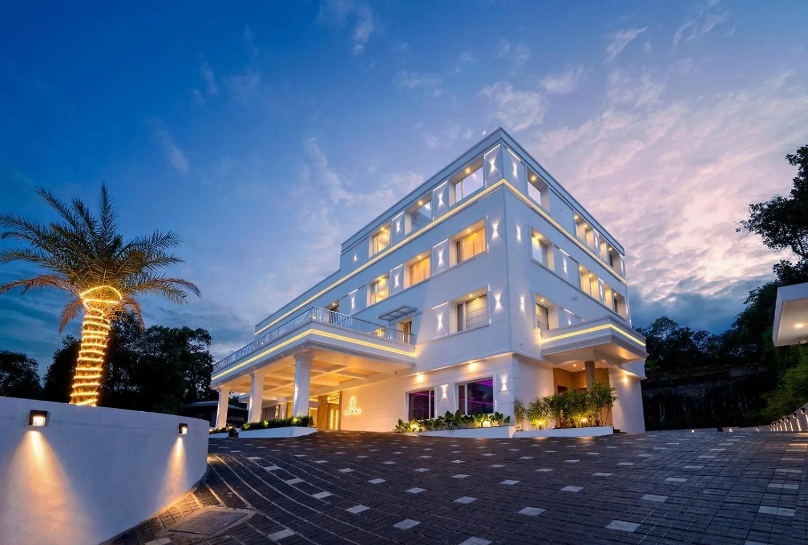 Hotel Grand Avenue Pambadi